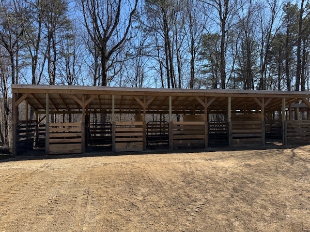 Horse stalls Hocking Hills