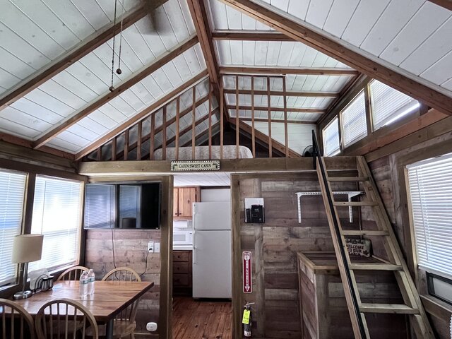 Image 2 for 078) Cabin