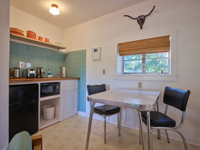 Image 6 for Carriage House Suite