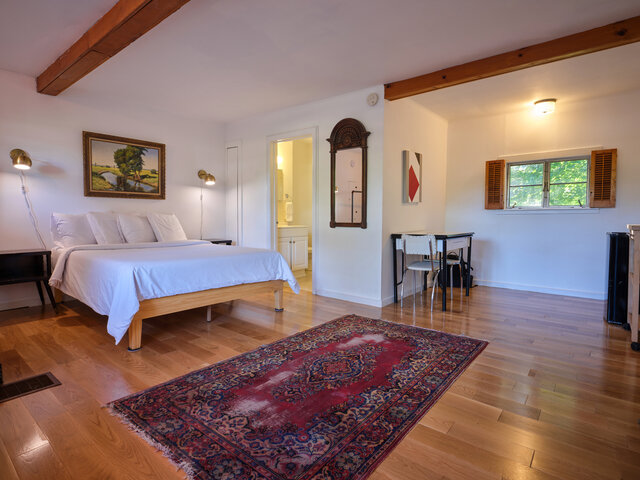 Image 4 for Carriage House Queen