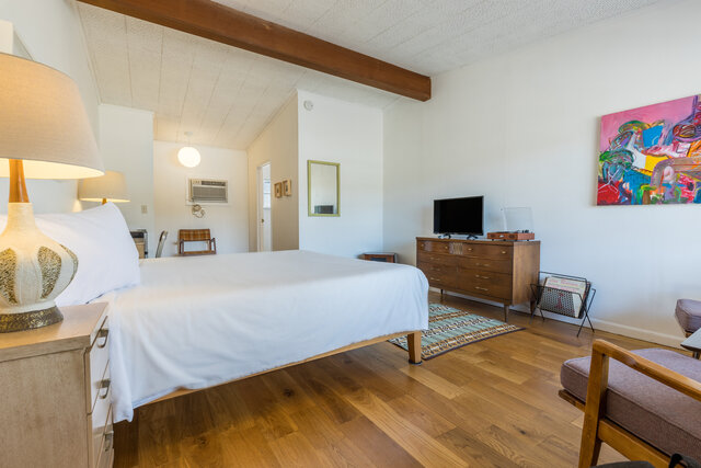 Image 4 for Carriage House King