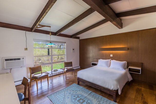 Image 2 for Treman Lodge Queen