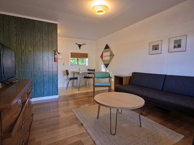 Image 5 for Carriage House Suite