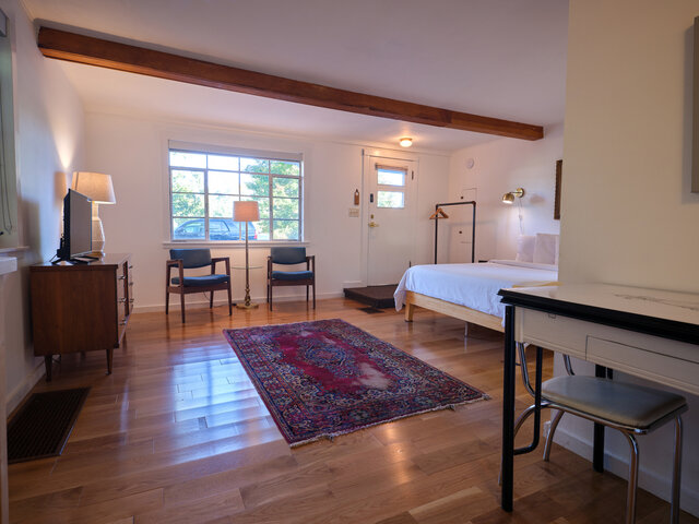 Image 5 for Carriage House Queen
