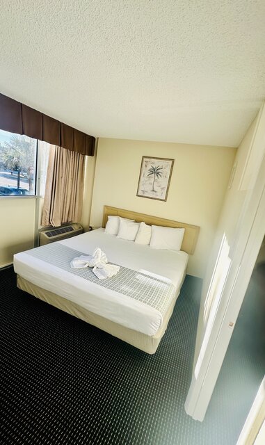 Image 1 for Oceanview King/SS No Balcony