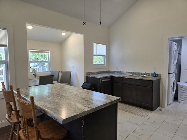 Image 7 for #114 College Street