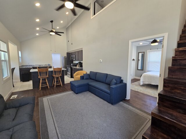 Image 9 for #114 College Street