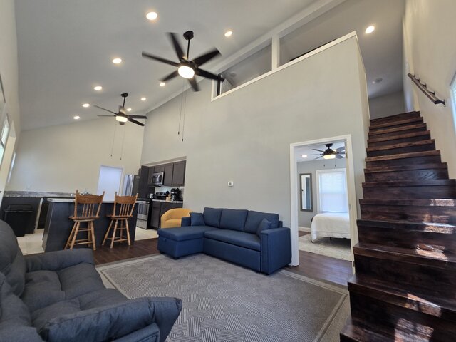 Image 8 for #114 College Street