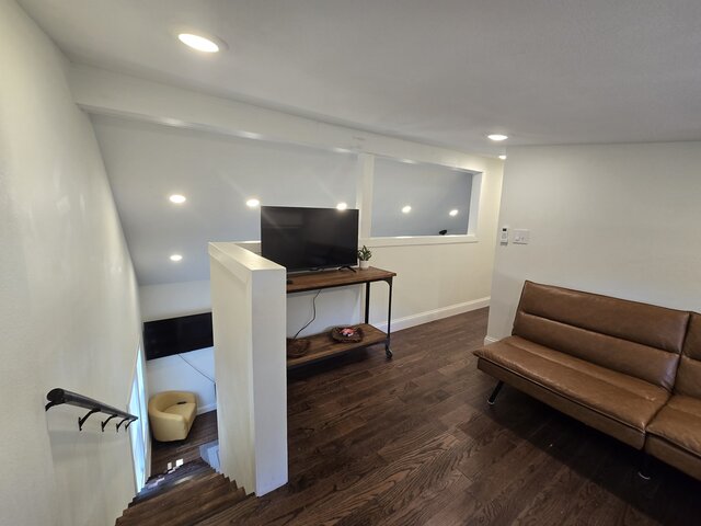 Image 25 for #114 College Street