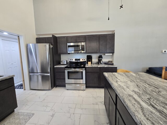 Image 11 for #114 College Street