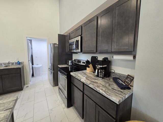 Image 6 for #114 College Street