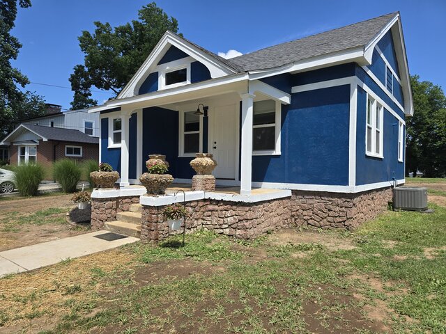 Image 2 for #114 College Street