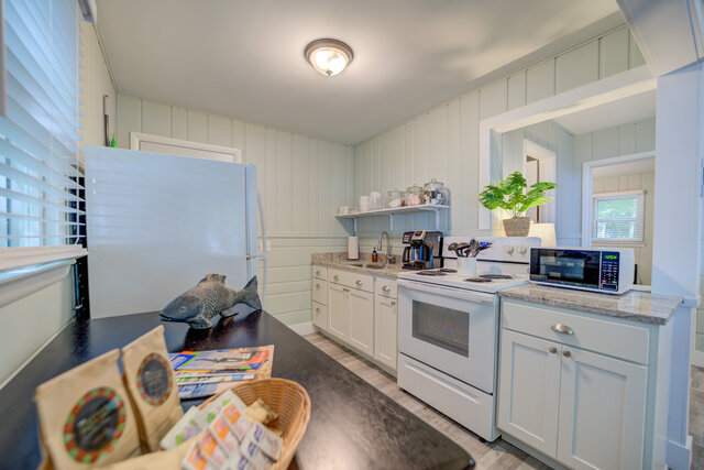 Image 9 for Scenic Drive Resort - Family Cottage