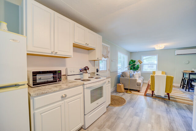 Image 14 for Scenic Drive Resort - Deluxe Cottage