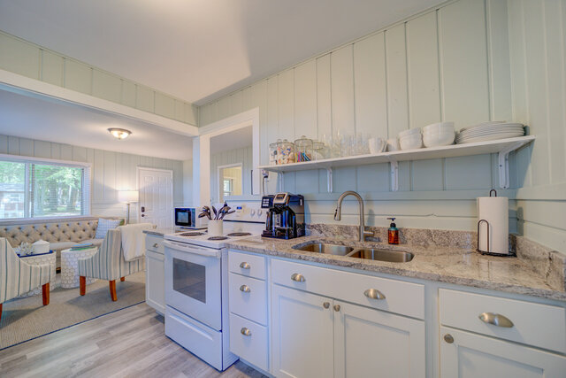 Image 12 for Scenic Drive Resort - Comfort Cottage