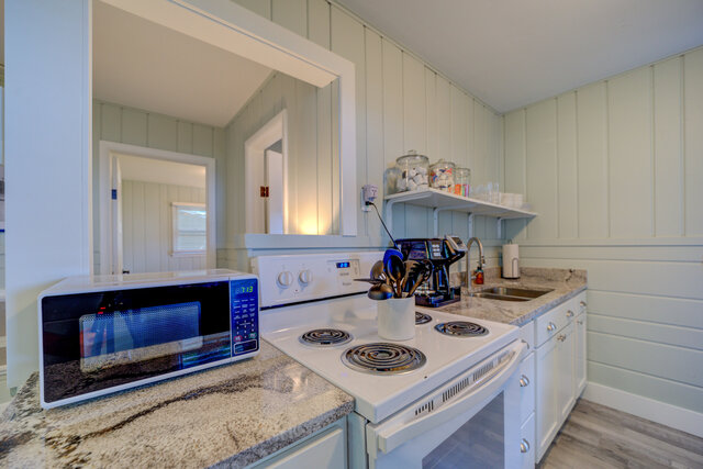 Image 10 for Scenic Drive Resort - Comfort Cottage