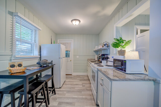 Image 8 for Scenic Drive Resort - Family Cottage