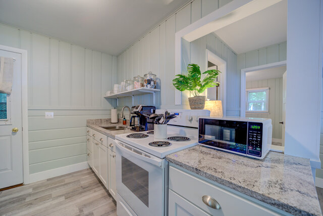 Image 9 for Scenic Drive Resort - Family Cottage