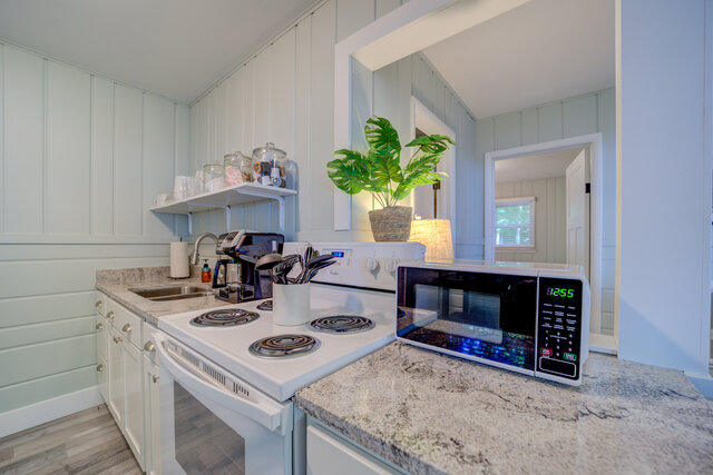 Image 11 for Scenic Drive Resort - Family Cottage
