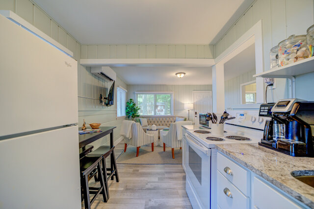 Image 15 for Scenic Drive Resort - Comfort Cottage
