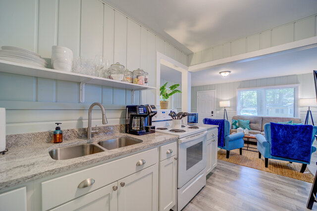 Image 8 for Scenic Drive Resort - Family Cottage
