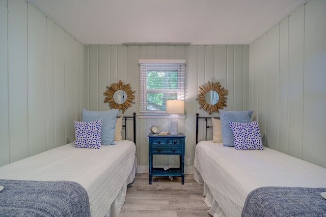 Image 11 for Scenic Drive Resort - Family Cottage