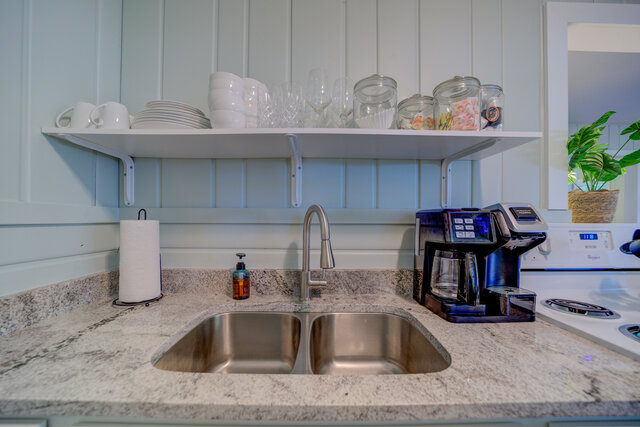 Image 12 for Scenic Drive Resort - Family Cottage