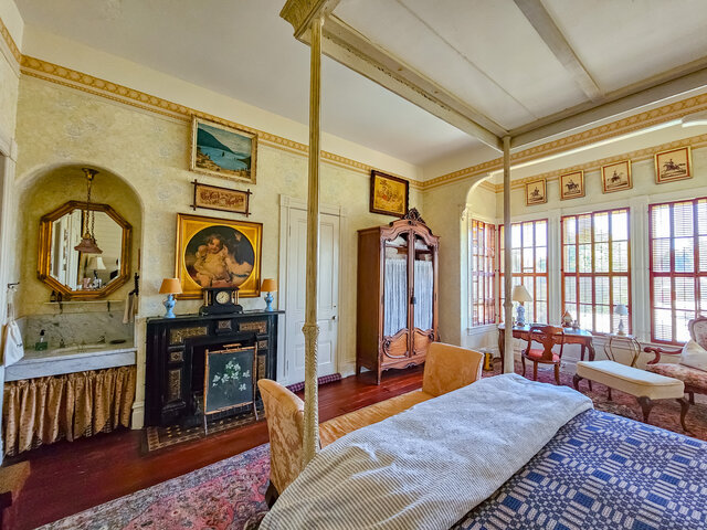 Image 12 for The James Hannah Suite