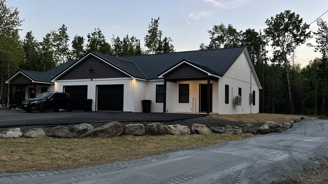 Image 1 for 17)  Cajun Way unit B