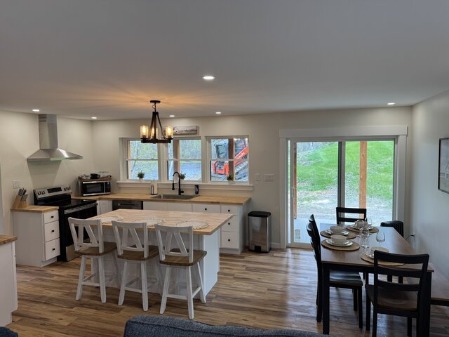 Image 21 for 12  NEW | Riverside | Fire pit 3/2.5