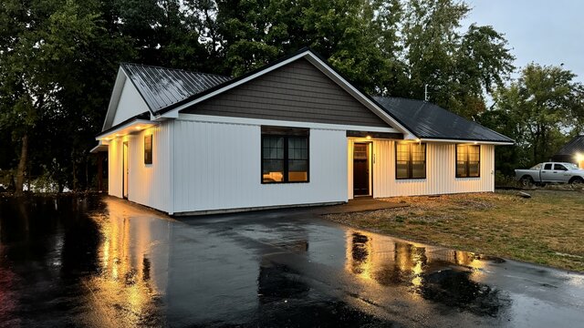 Image 2 for 05) Riverview Home With Hot Tub