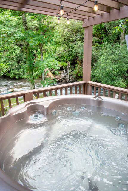 Image 5 for Creekside Cove Luxury Yurt w/Hot Tub in Nantahala