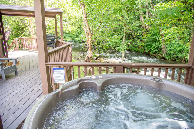 Image 4 for Creekside Cove Luxury Yurt w/Hot Tub in Nantahala