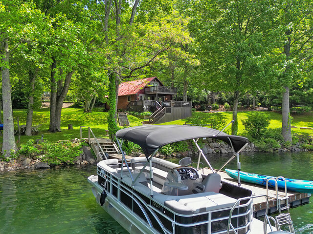 Waters Edge Cabin rental with private dock staynantahala