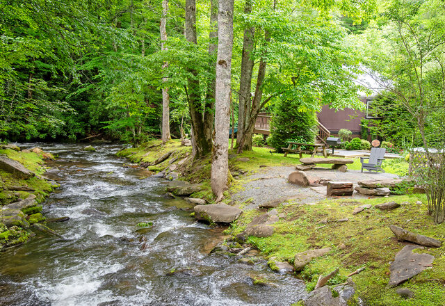 Image 16 for Creekside Cove Luxury Yurt w/Hot Tub in Nantahala