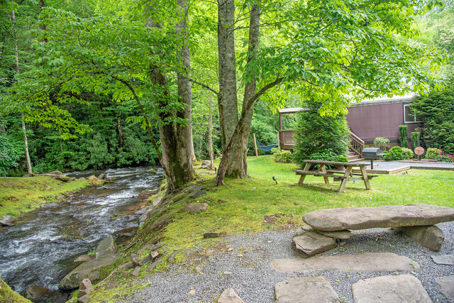 Image 17 for Creekside Cove Luxury Yurt w/Hot Tub in Nantahala