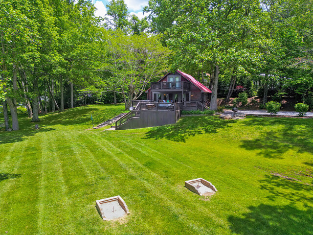 Waters-Edge Cabin exterior