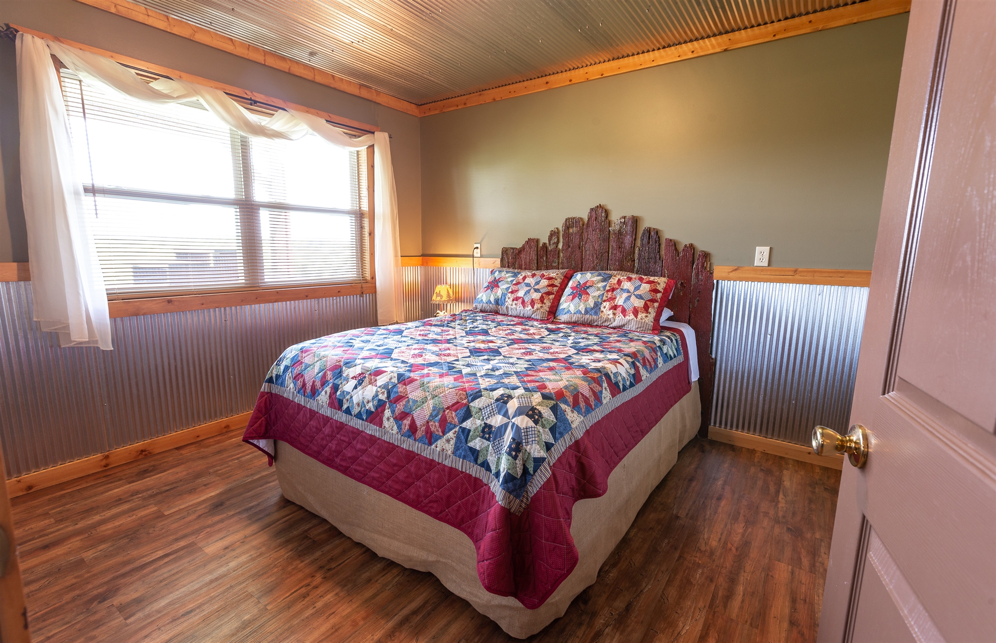 Kick'n K Farmhouse and Arena in Steelville, Missouri Sunrise Cabin