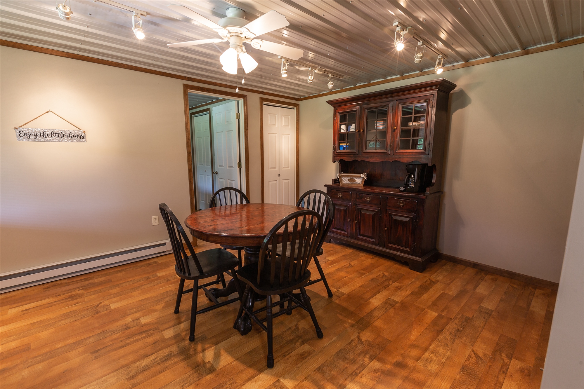 Kick'n K Farmhouse and Arena in Steelville, Missouri Country