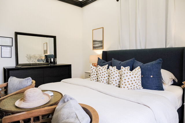 Image 2 for 01) Admiral Suite
