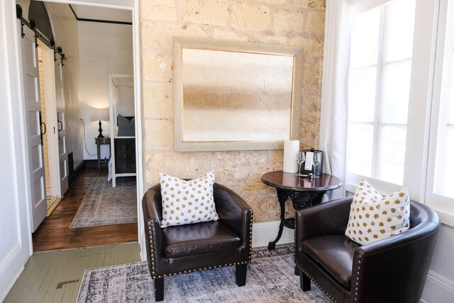 Image 1 for 06) Tuscan Suite