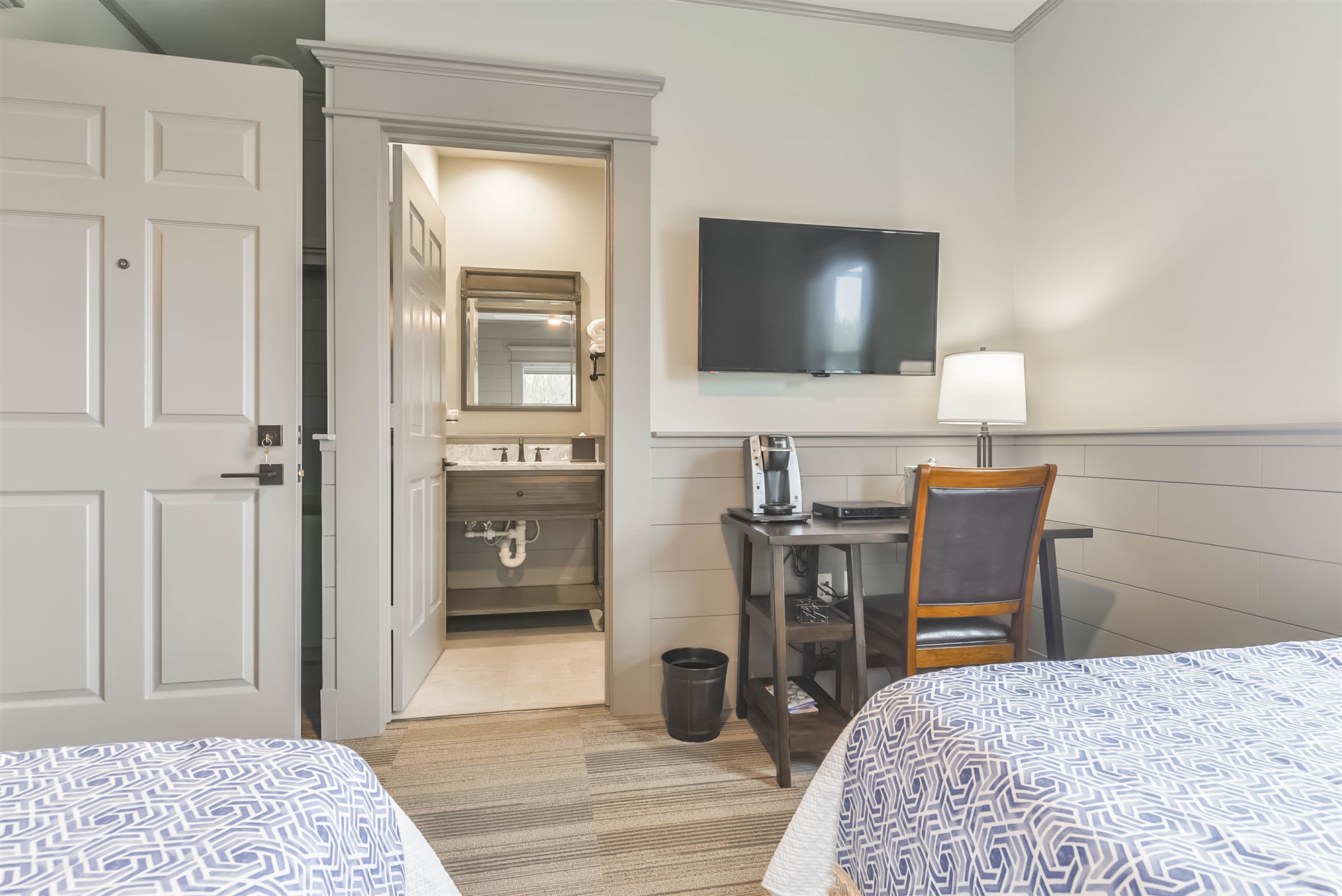 Harborwalk Lodge in Hitchcock, TX Green's Lake