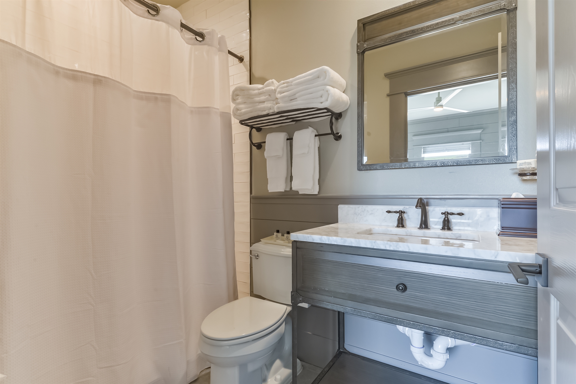 Harborwalk Lodge in Hitchcock, TX East Bay