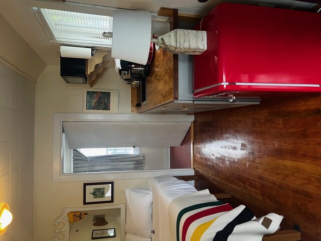 Image 6 for #05 PETUNIA (Studio)