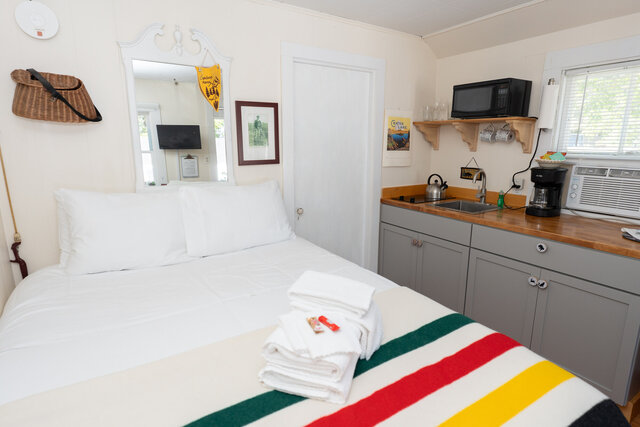 Image 8 for #05 PETUNIA (Studio)