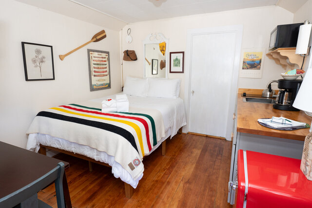 Image 5 for #05 PETUNIA (Studio)