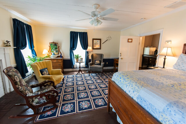 Image 4 for 2) Haynes  (Deluxe Queen)