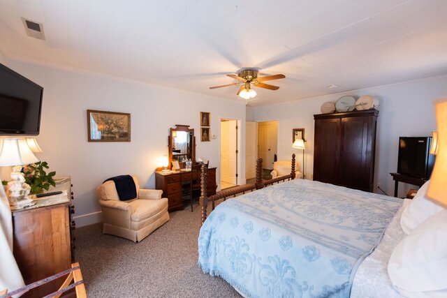 Image 5 for 1) Bechtler (Deluxe King)