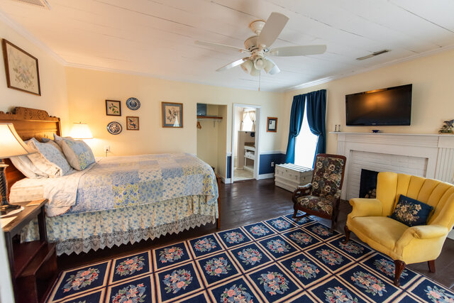 Image 2 for 2) Haynes  (Deluxe Queen)