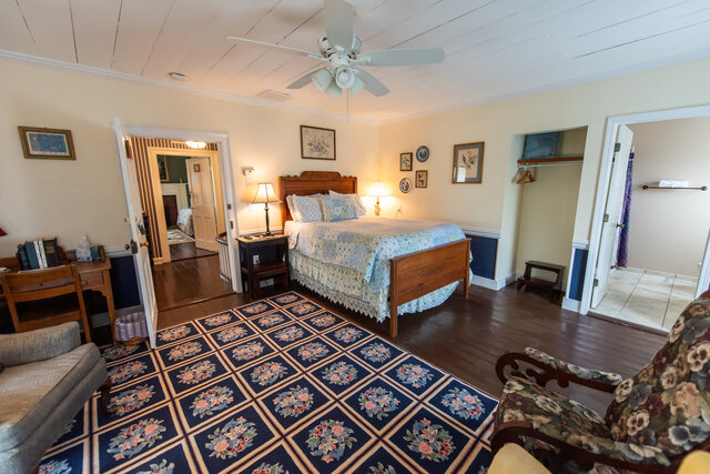 Image 3 for 2) Haynes  (Deluxe Queen)